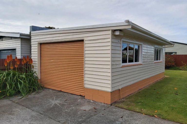 Photo of property in 6 Murray Avenue, Hawera, 4610