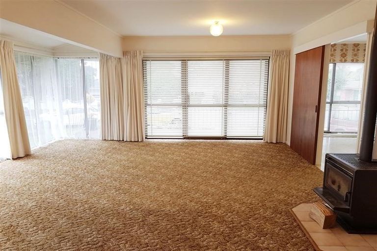 Photo of property in 1 Ti Nana Crescent, Henderson, Auckland, 0610