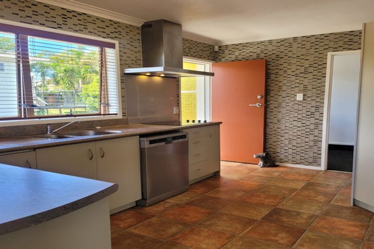 Photo of property in 18 Reynella Drive, Massey, Auckland, 0614