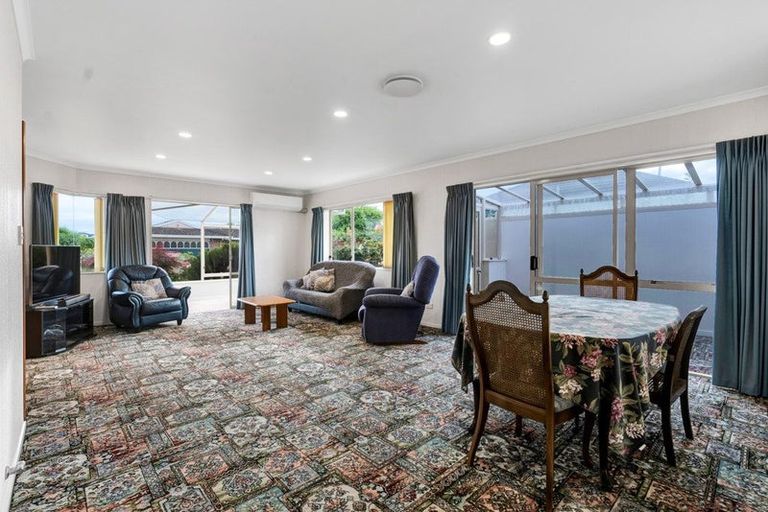 Photo of property in 1/9 Waiwera Place, Merrilands, New Plymouth, 4312