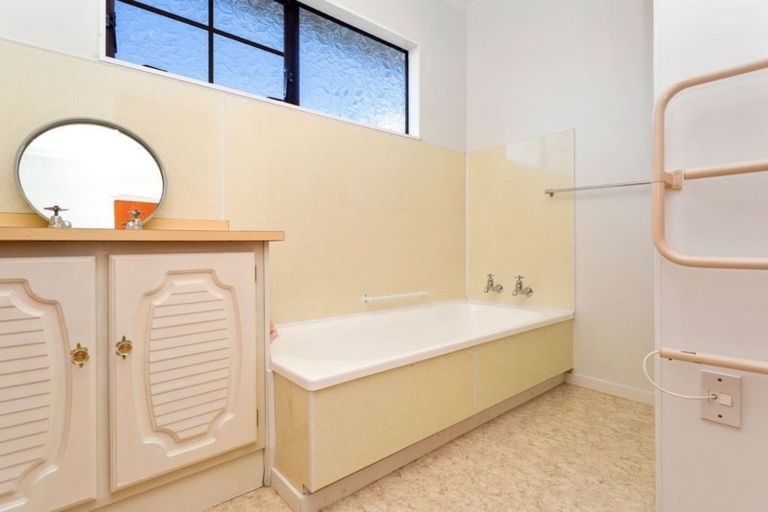 Photo of property in 16 Rossiter Street, Tawa, Wellington, 5028