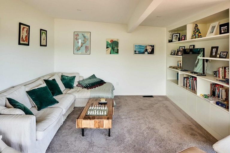 Photo of property in 41 Seaview Road, Paremata, Porirua, 5024