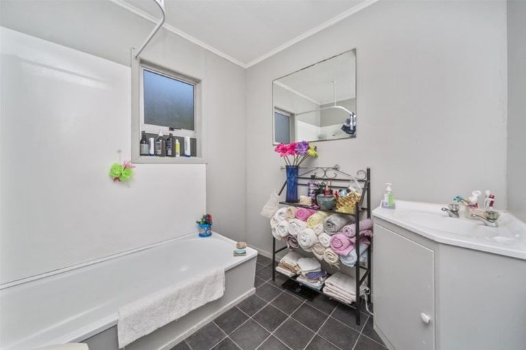 Photo of property in 1 Collins Street, Hawera, 4610