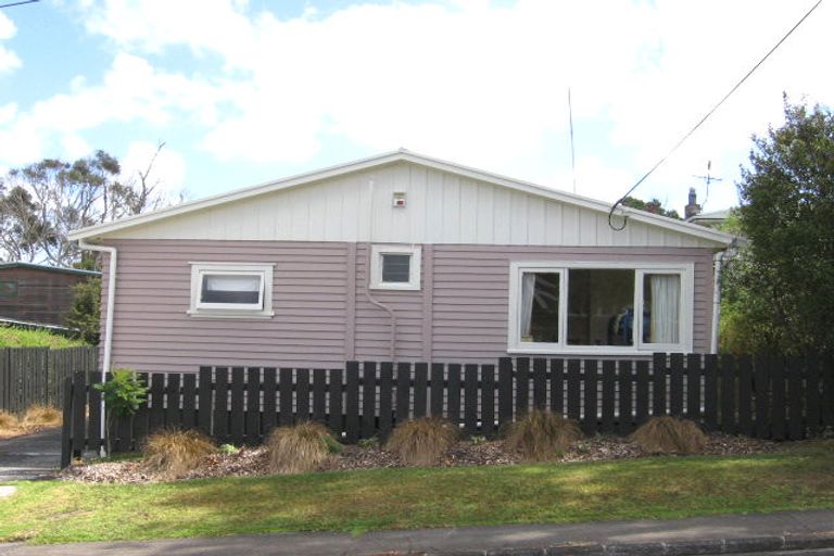 Photo of property in 1/35 Dakota Avenue, Beach Haven, Auckland, 0626