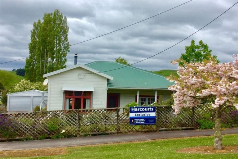 Photo of property in 6 Paraekaretu Street, Hunterville, 4730