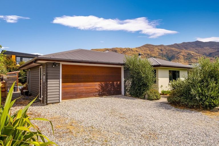 Photo of property in 8 Alpha Close, Wanaka, 9305