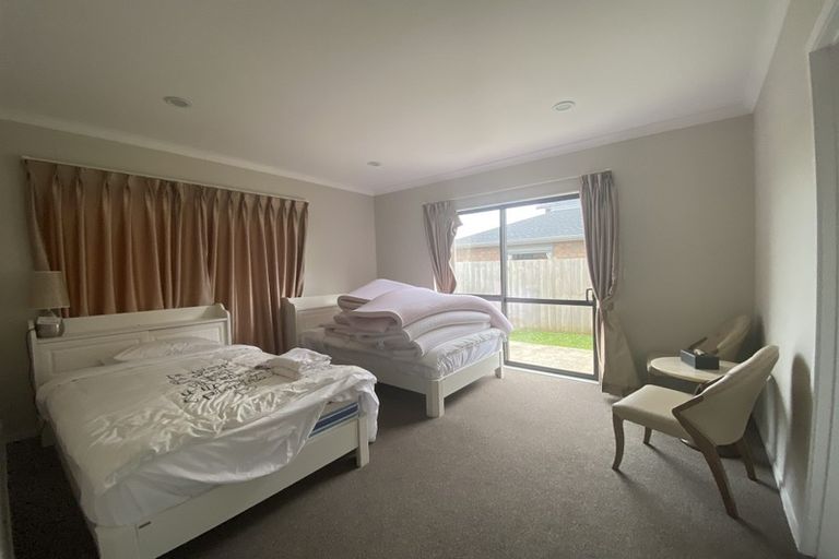 Photo of property in 7 Iwinuku Crescent, Wattle Downs, Auckland, 2103