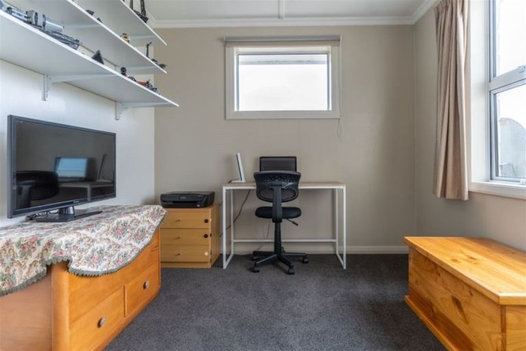 Photo of property in 16 Golfers Drive, Balclutha, 9230