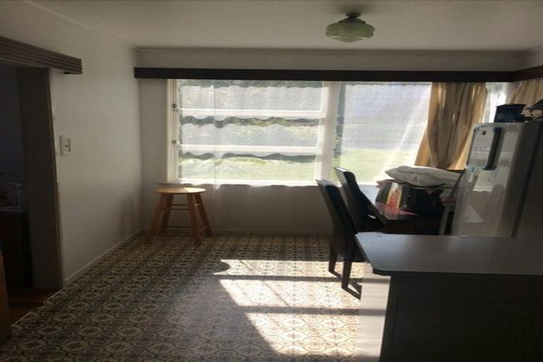 Photo of property in 8 Thomas Avenue, Te Atatu Peninsula, Auckland, 0610