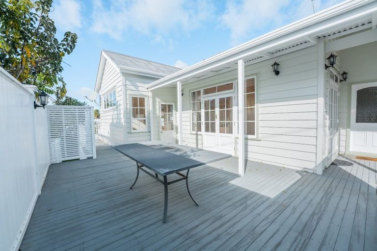 Photo of property in 34 William Bond Street, Stanley Point, Auckland, 0624