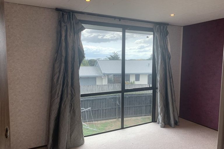 Photo of property in 8 Kopara Place, Clendon Park, Auckland, 2103