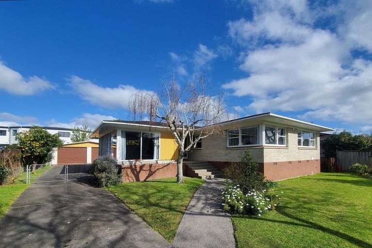 Photo of property in 64 Ray Small Drive, Pahurehure, Papakura, 2113
