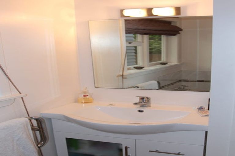 Photo of property in 1/18 Limmer Place, Browns Bay, Auckland, 0632