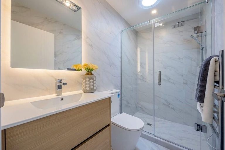 Photo of property in 17e Bruce Road, Glenfield, Auckland, 0629