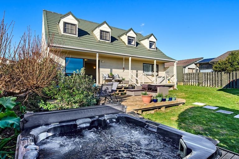 Photo of property in 6 Cleat Street, Whitby, Porirua, 5024