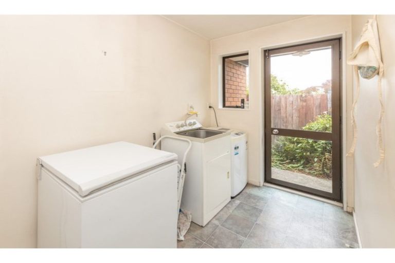 Photo of property in 2/215 Memorial Avenue, Burnside, Christchurch, 8053