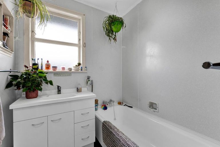 Photo of property in 65 Cloten Road, Stratford, 4332