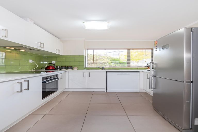 Photo of property in 25 Stephen Avenue, Henderson, Auckland, 0610