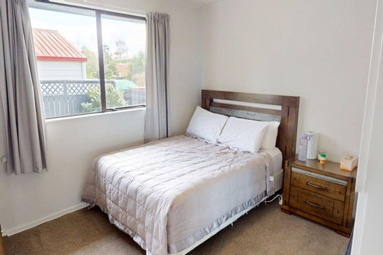 Photo of property in 2/685 Pioneer Highway, Highbury, Palmerston North, 4412