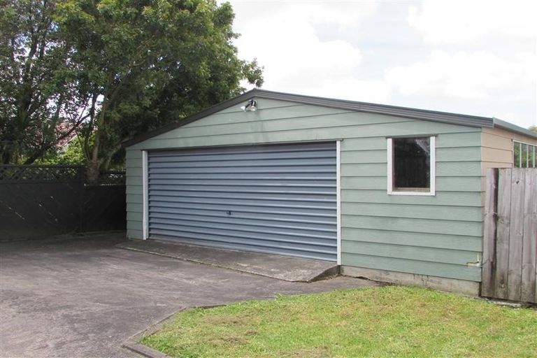 Photo of property in 71 West Harbour Drive, West Harbour, Auckland, 0618