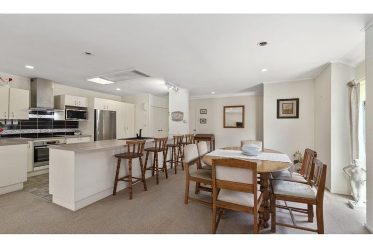 Photo of property in 3/12-20 Northcross Drive, Oteha, Auckland, 0632