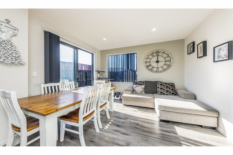 Photo of property in 1 Te Aparangi Road, Papakura, 2110