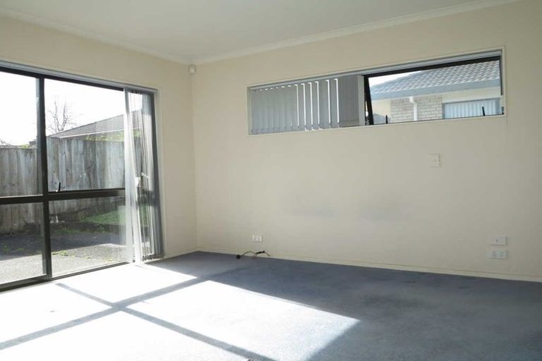Photo of property in 10 Aaronville Way, East Tamaki, Auckland, 2016