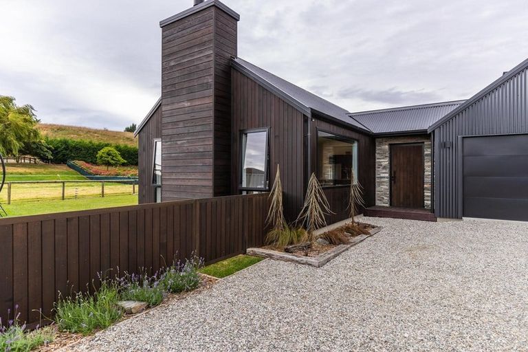 Photo of property in 8 Mulbury Way, Lower Shotover, Queenstown, 9304