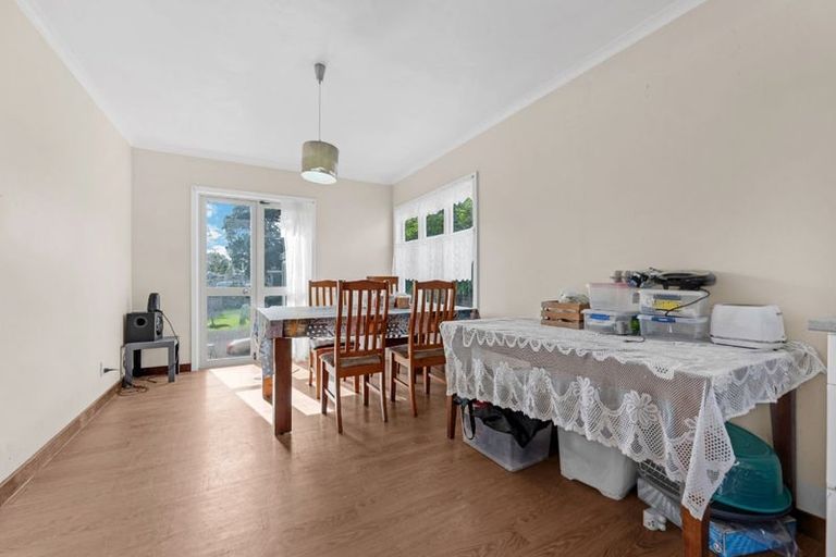 Photo of property in 11 Netherlands Avenue, Kelston, Auckland, 0602