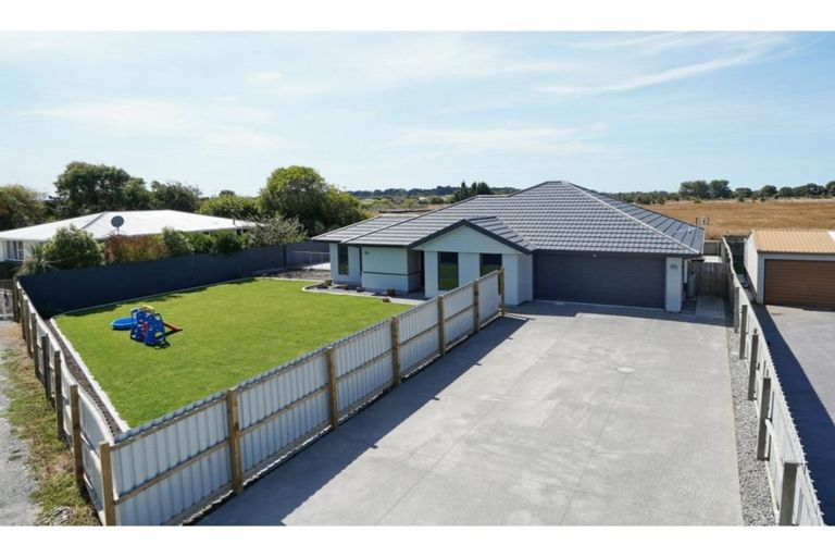 Photo of property in 21 Esk Place, Aranui, Christchurch, 8061