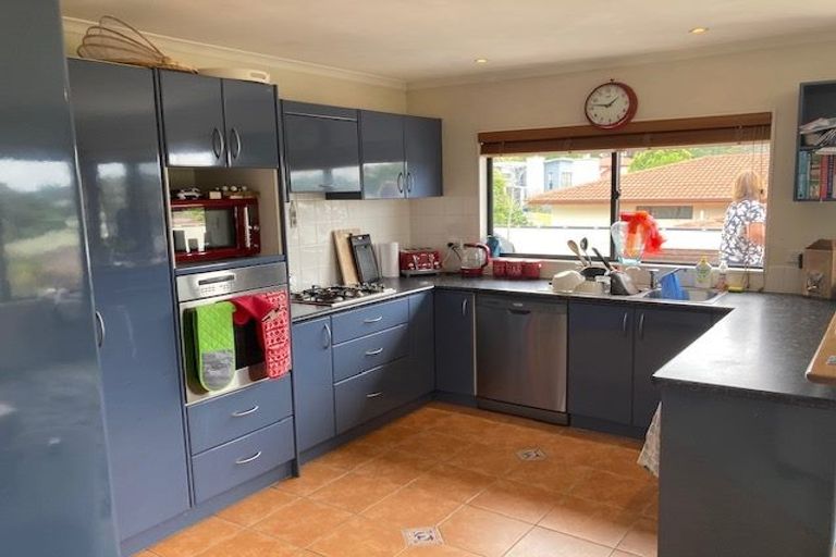 Photo of property in 3 Greenleaf Way, Northcross, Auckland, 0630