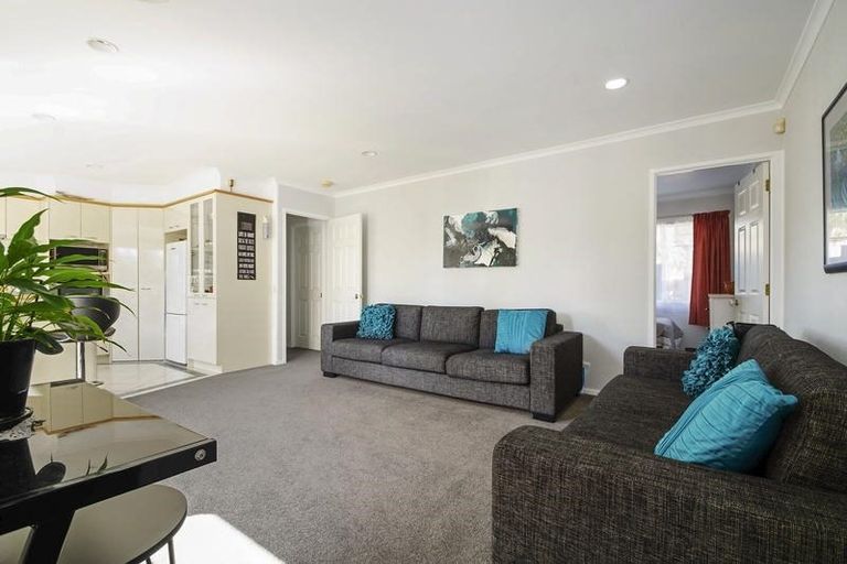 Photo of property in 4 Delmont Close, East Tamaki Heights, Auckland, 2016