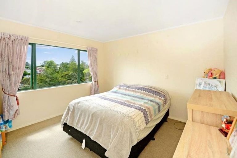 Photo of property in 1/20 Glen Vista Place, Bayview, Auckland, 0629