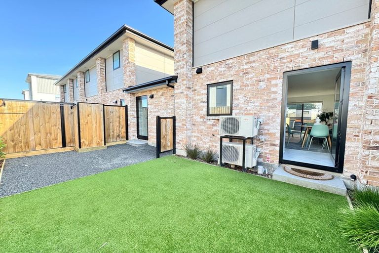 Photo of property in 26 Cessna Crescent, Mangere, Auckland, 2022