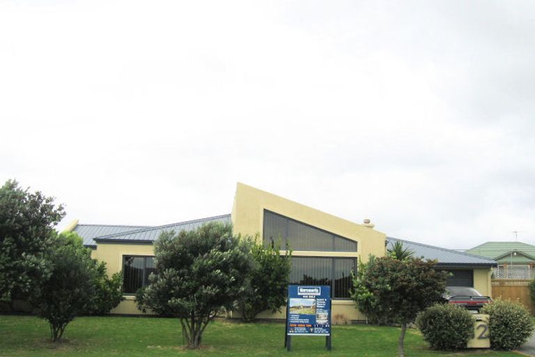 Photo of property in 12 Kotuku Drive, Paraparaumu Beach, Paraparaumu, 5032