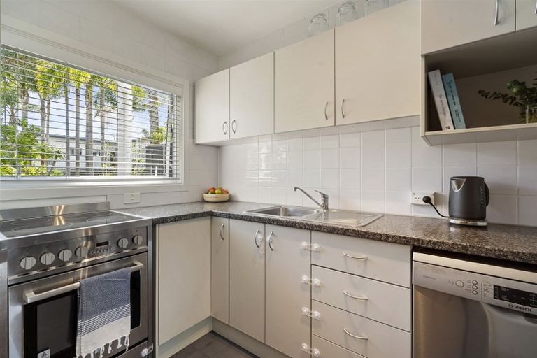 Photo of property in 4/72 Kitchener Road, Milford, Auckland, 0620