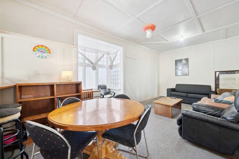 Photo of property in 230 Oriental Parade, Oriental Bay, Wellington, 6011