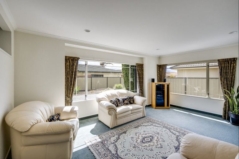 Photo of property in 19 Addington Place, Taradale, Napier, 4112