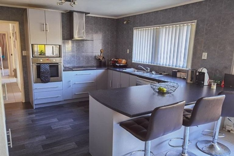 Photo of property in 16 Mirrabooka Avenue, Botany Downs, Auckland, 2010