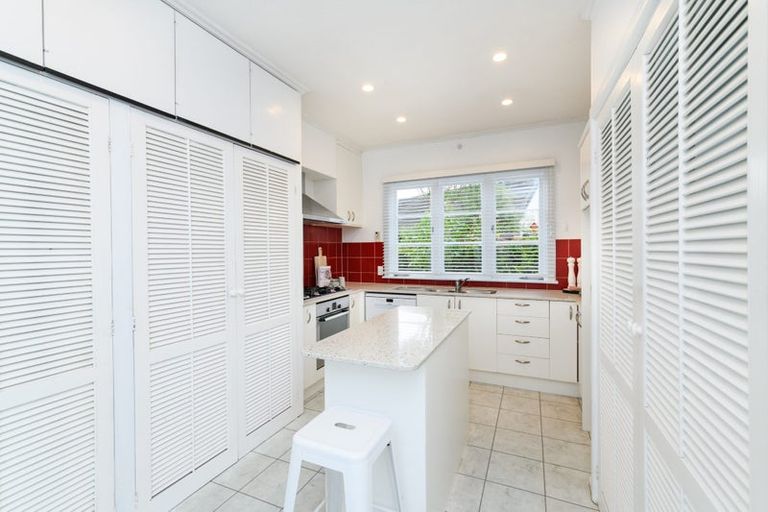 Photo of property in 4 Awatea Terrace, Hokowhitu, Palmerston North, 4410