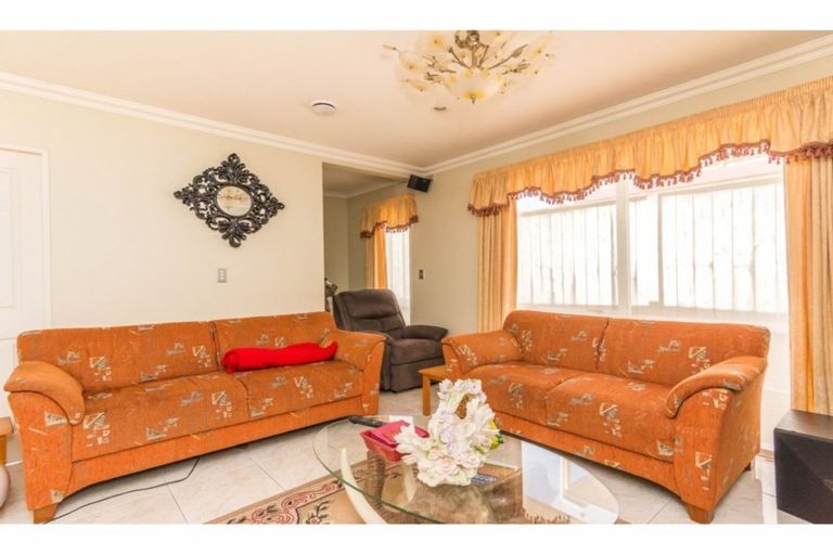 Photo of property in 2a Wattle Street, New Lynn, Auckland, 0600