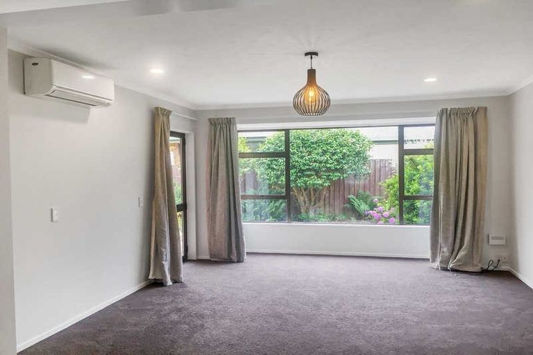 Photo of property in 2/2a Thorrington Road, Cashmere, Christchurch, 8022