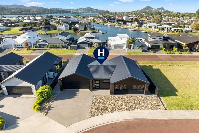 Photo of property in 6 Ian Hopper Way, Pauanui, 3579
