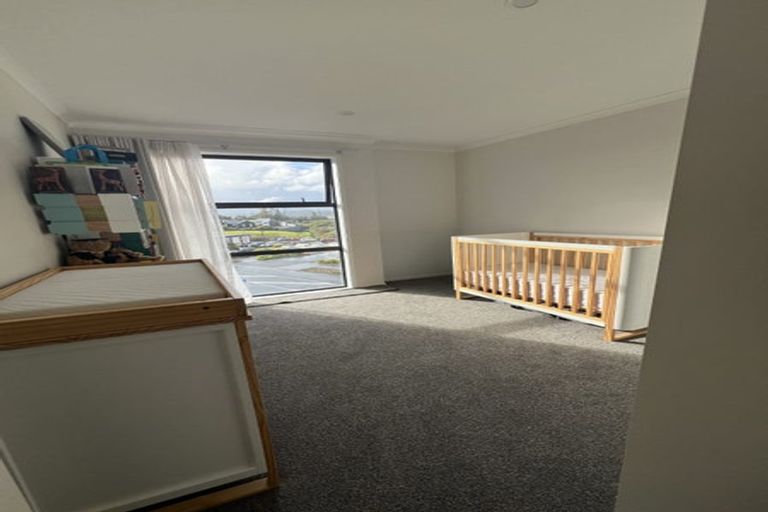 Photo of property in 32 Raranga Lane, Hobsonville, Auckland, 0616