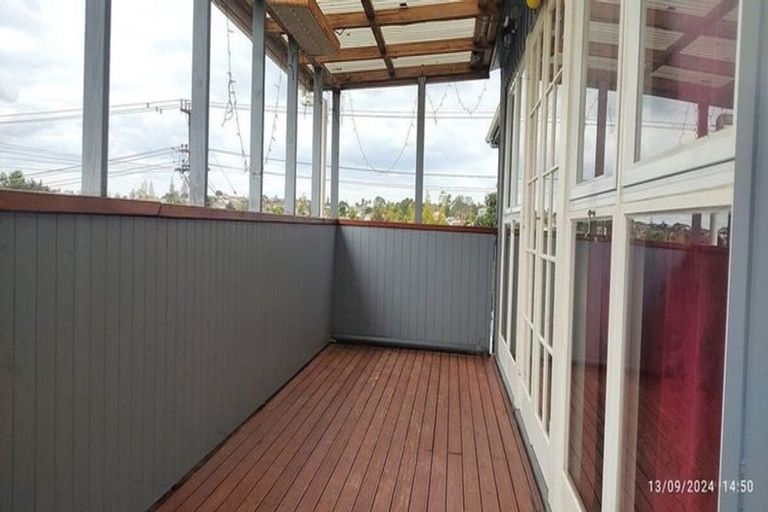 Photo of property in 39 Sunnyside Road, Sunnyvale, Auckland, 0612