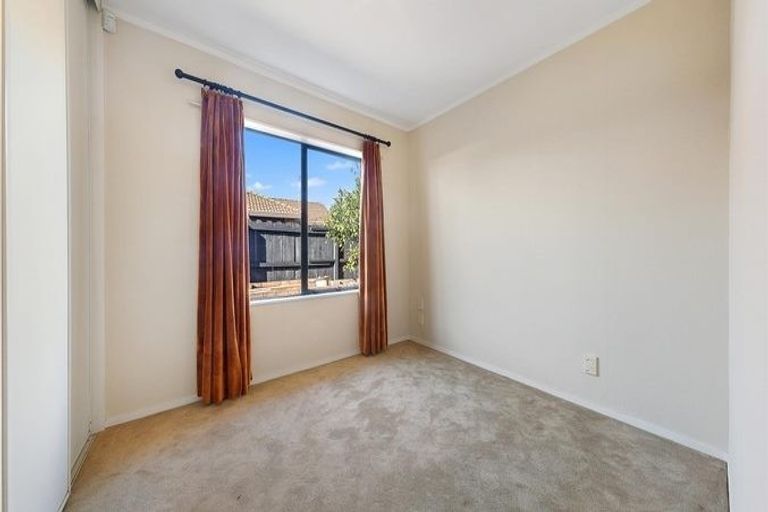 Photo of property in 1 Waylen Place, Burswood, Auckland, 2013