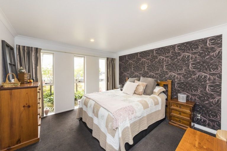 Photo of property in 3 Brooklyn Heights Drive, Kelvin Grove, Palmerston North, 4414