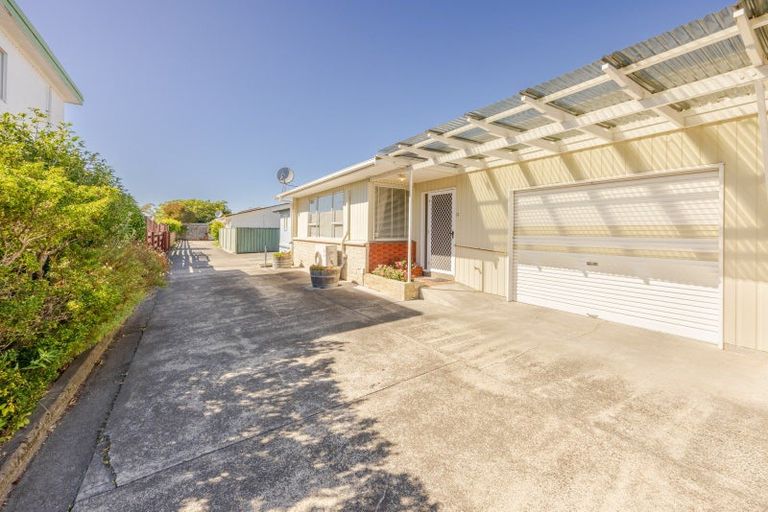 Photo of property in 2/17 Bowling Road, Greenmeadows, Napier, 4112