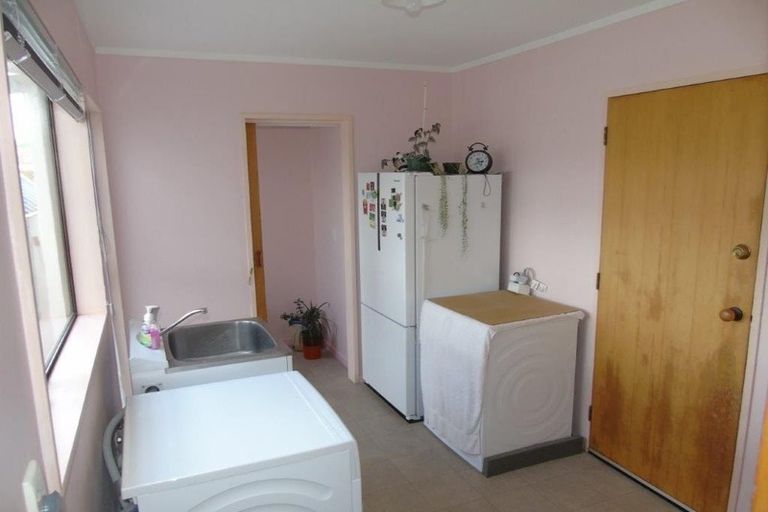 Photo of property in 80 Victory Crescent, Tawa, Wellington, 5028