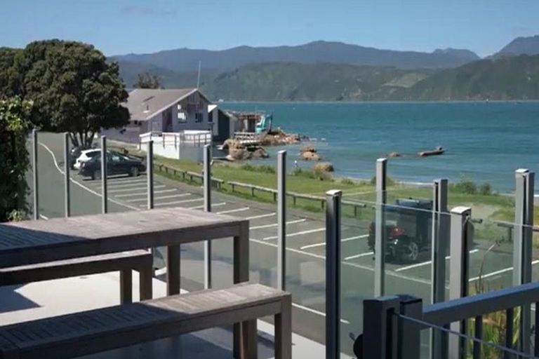 Photo of property in 217 Marine Parade, Seatoun, Wellington, 6022